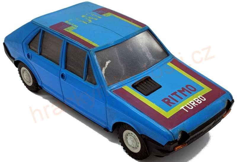 Fiat Ritmo s ovladačem a na setrvačník